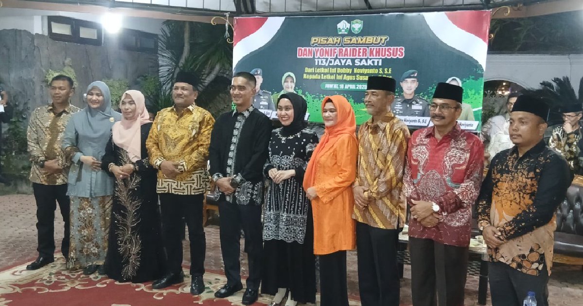 Mushuk pornosida tilni yopishtirish