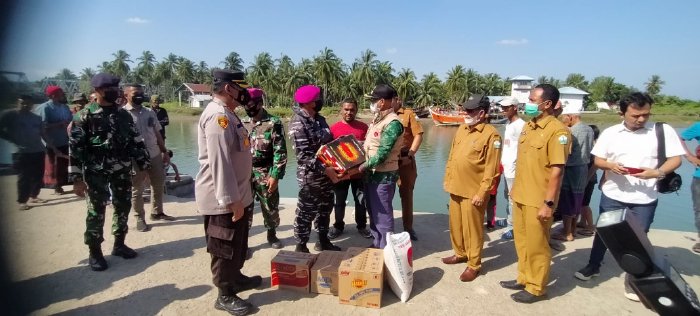 Pemerintah Kabupaten Bireuen  Berita Bupati Serah Bantuan 